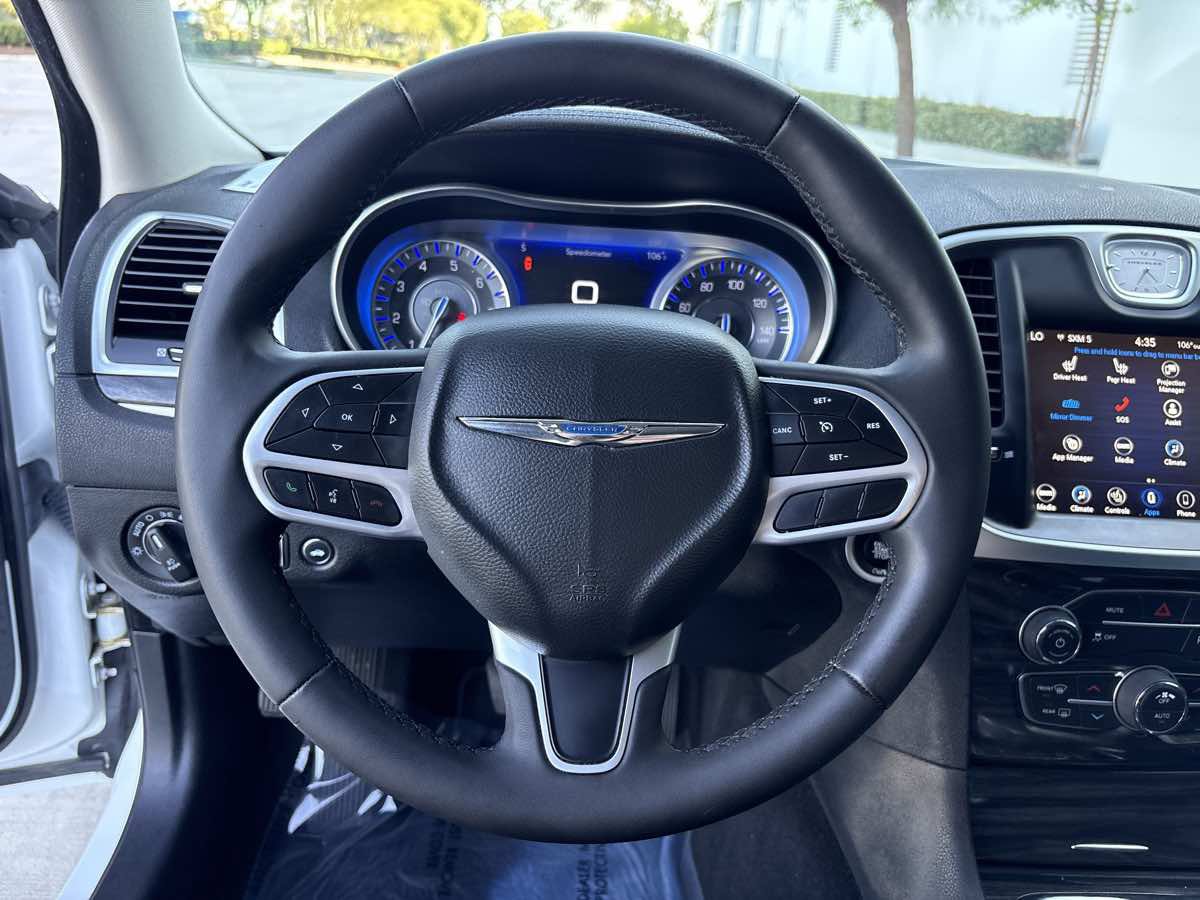 Used 2022 Chrysler 300 Touring L RWD image 20