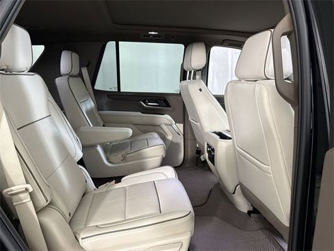 Used 2025 GMC Yukon Denali w/ Sun & Power Step Package image 32