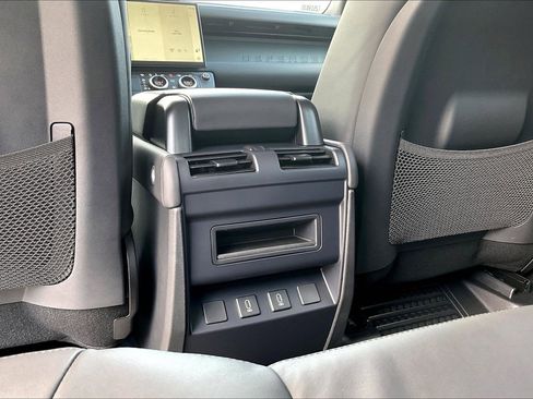 New 2026 Land Rover Defender 110 X-Dynamic SE image 21