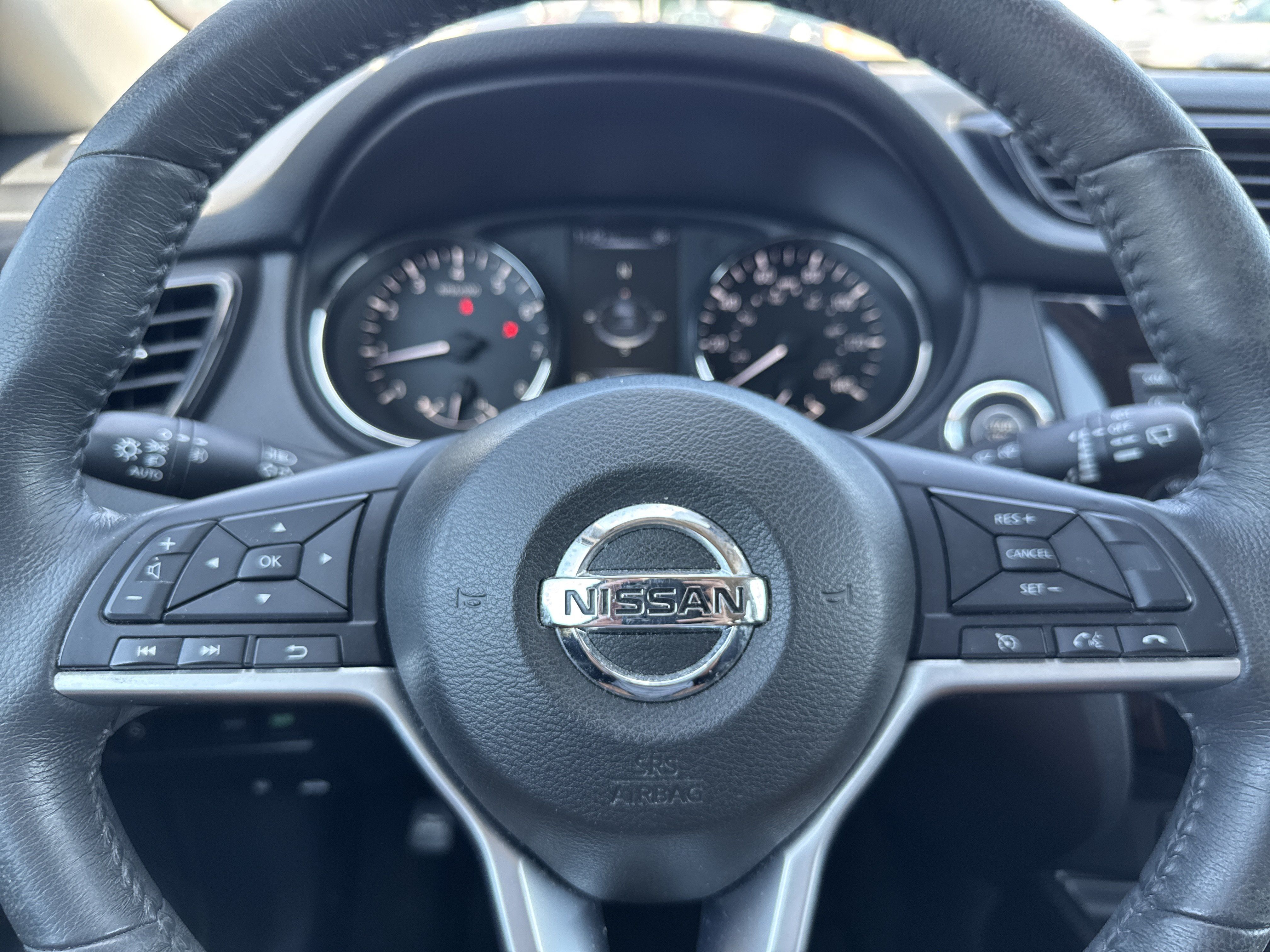 Used 2017 Nissan Rogue SL w/ SL Premium Package FWD image 15