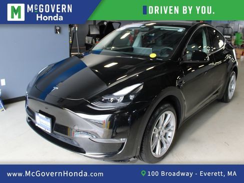 Used 2024 Tesla Model Y Long Range AWD/4WD image 1