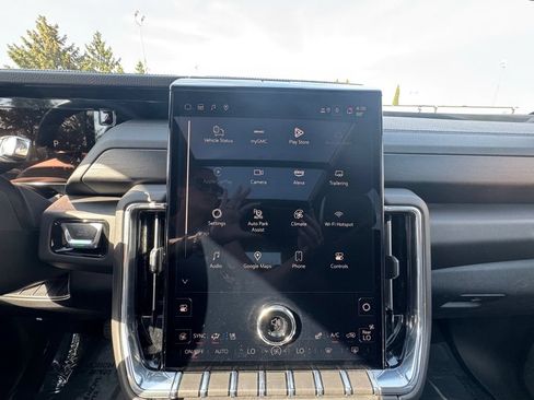 Used 2025 GMC Yukon Denali w/ Denali Reserve Package AWD/4WD image 26