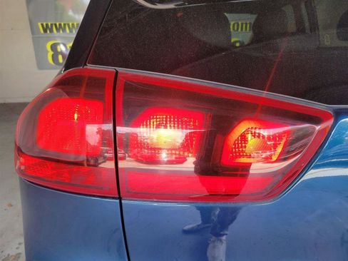 Used 2020 Kia Niro LXS image 35