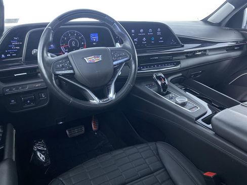 Used 2023 Cadillac Escalade ESV V AWD/4WD image 2