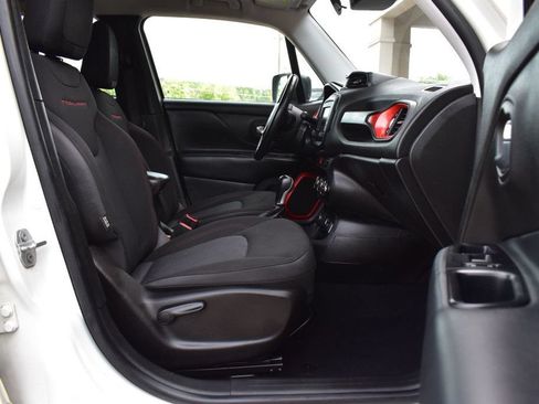 Used 2017 Jeep Renegade Trailhawk AWD/4WD image 15