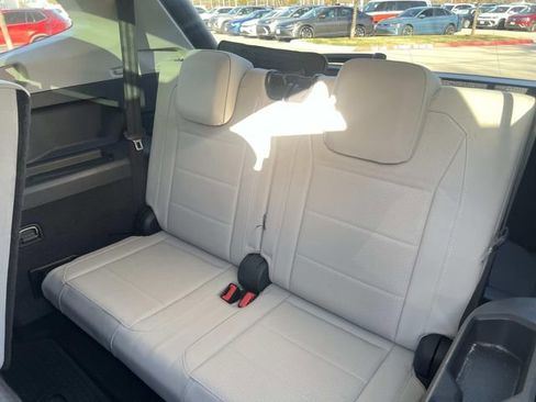 Used 2019 Volkswagen Tiguan SE w/ Panoramic Sunroof Package image 24