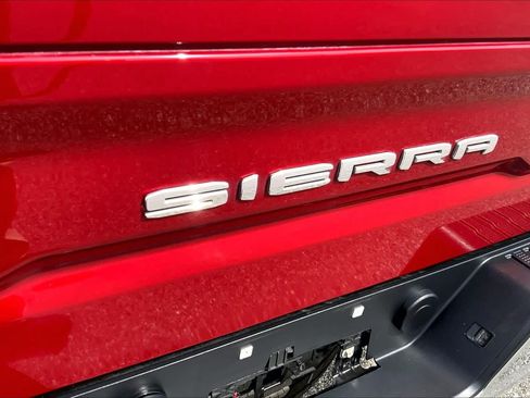 Used 2023 GMC Sierra 1500 SLT w/ SLT Premium Package AWD/4WD image 31