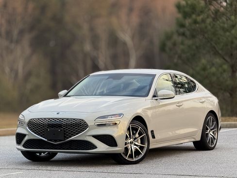 Used 2025 Genesis G70 2.5T image 7