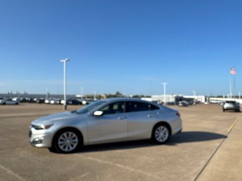 Used 2020 Chevrolet Malibu LT FWD image 11
