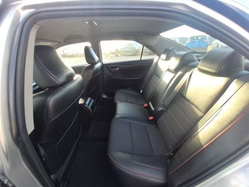 Used 2017 Toyota Camry SE image 12