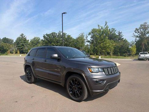 Certified 2019 Jeep Grand Cherokee Altitude AWD/4WD image 7