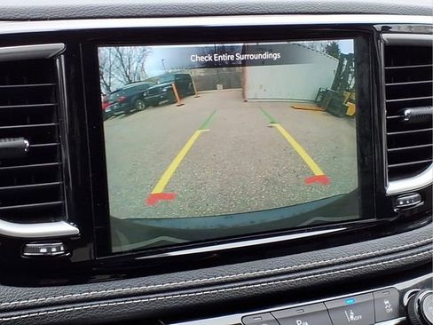 Used 2023 Chrysler Pacifica Touring-L image 24