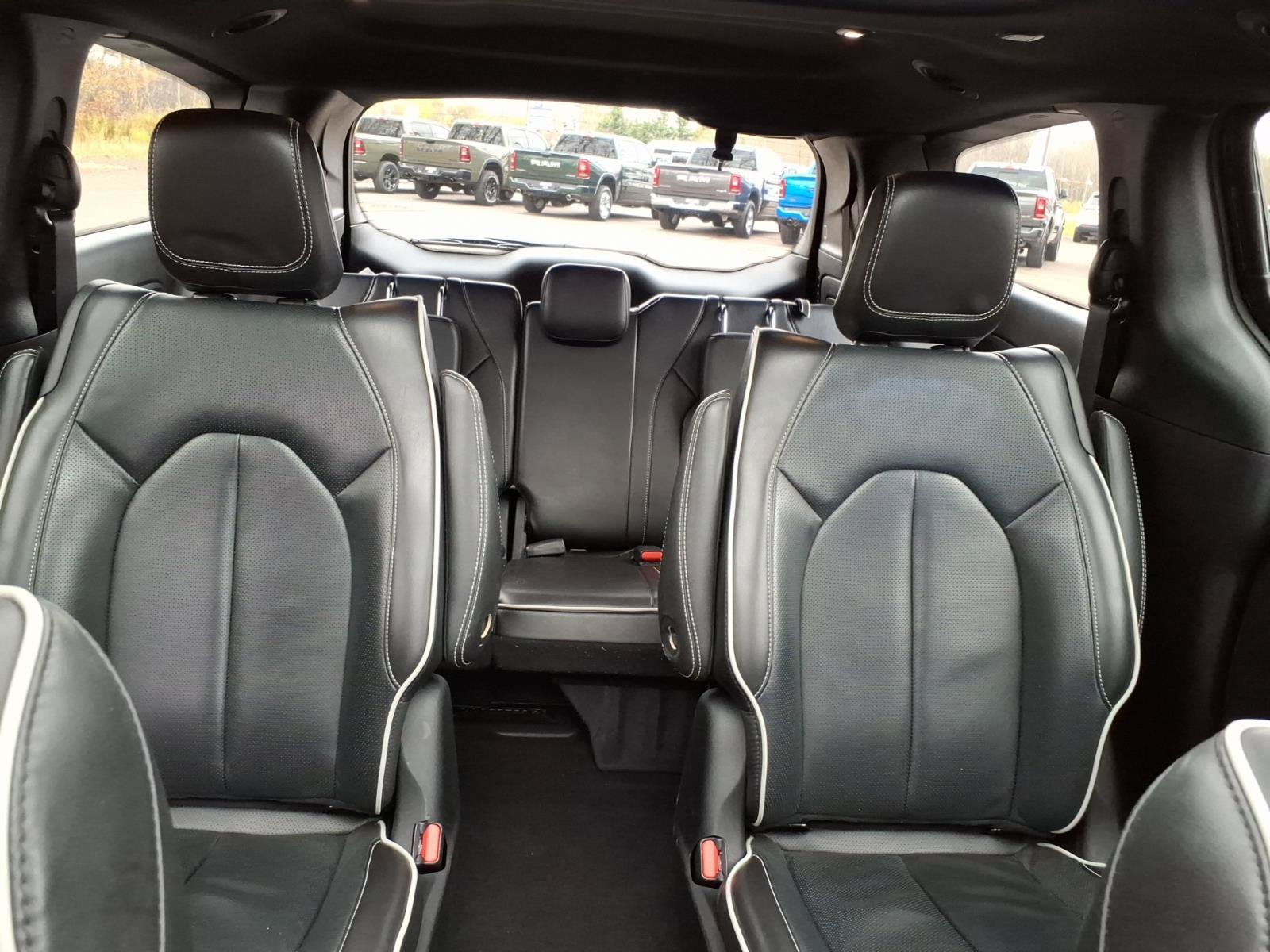 Used 2024 Chrysler Pacifica Premium FWD image 20