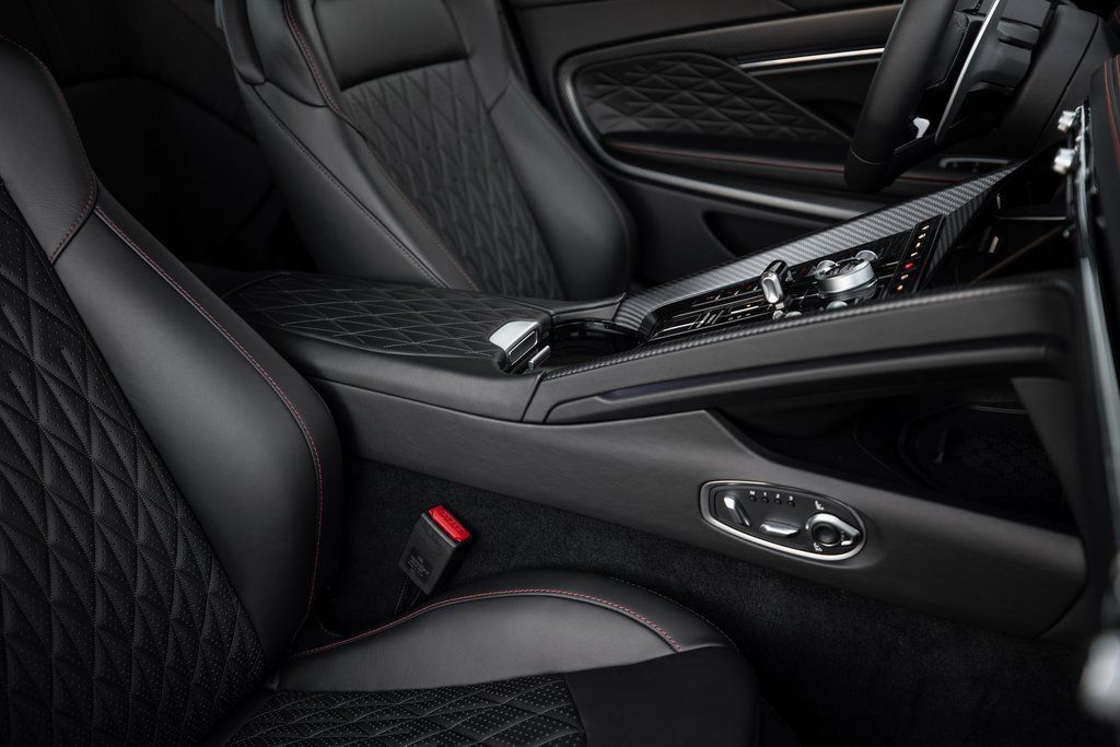 Used 2025 Aston Martin DB12 Coupe RWD image 24