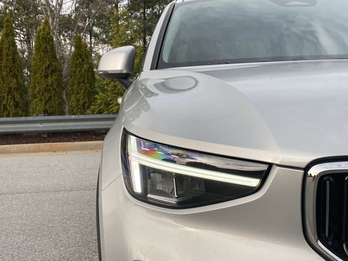 Used 2025 Volvo XC40 B5 Core image 39