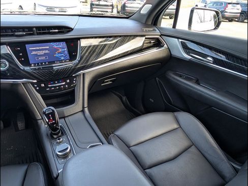 Used 2024 Cadillac XT6 Premium Luxury w/ Technology Package image 9