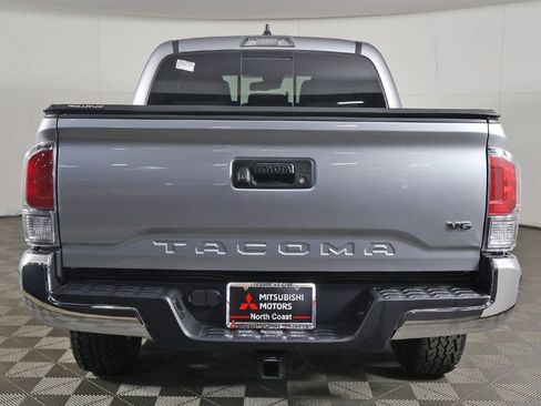 Used 2022 Toyota Tacoma TRD Off-Road AWD/4WD image 9