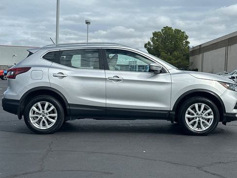 Used 2022 Nissan Rogue Sport SV w/ Technology Package image 6