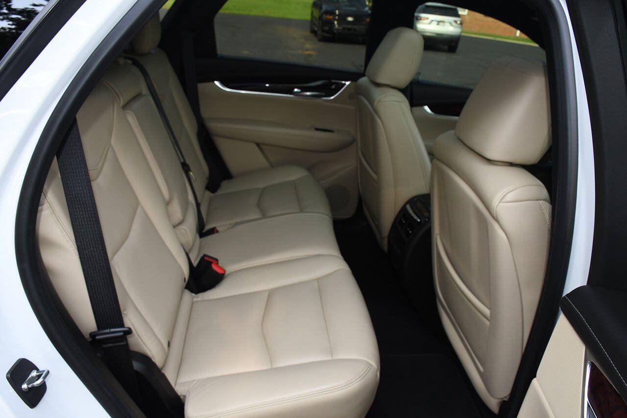 Used 2017 Cadillac XT5 Premium Luxury w/ LPO, Wheel Lock Package AWD/4WD image 23