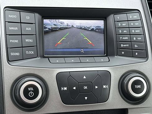 Used 2017 Ford Taurus SE image 11