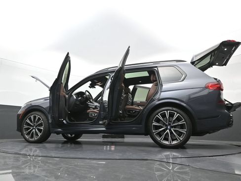Used 2022 BMW X7 M50i AWD/4WD image 44