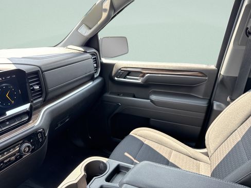 Used 2024 Chevrolet Silverado 1500 LT AWD/4WD image 18