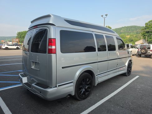 Used 2021 Chevrolet Express 2500 LS w/ Enhanced Convenience Package RWD image 3
