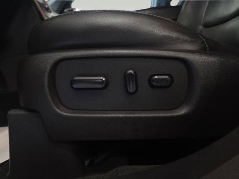 Used 2014 Ford Explorer XLT w/ Equipment Group 202A AWD/4WD image 13