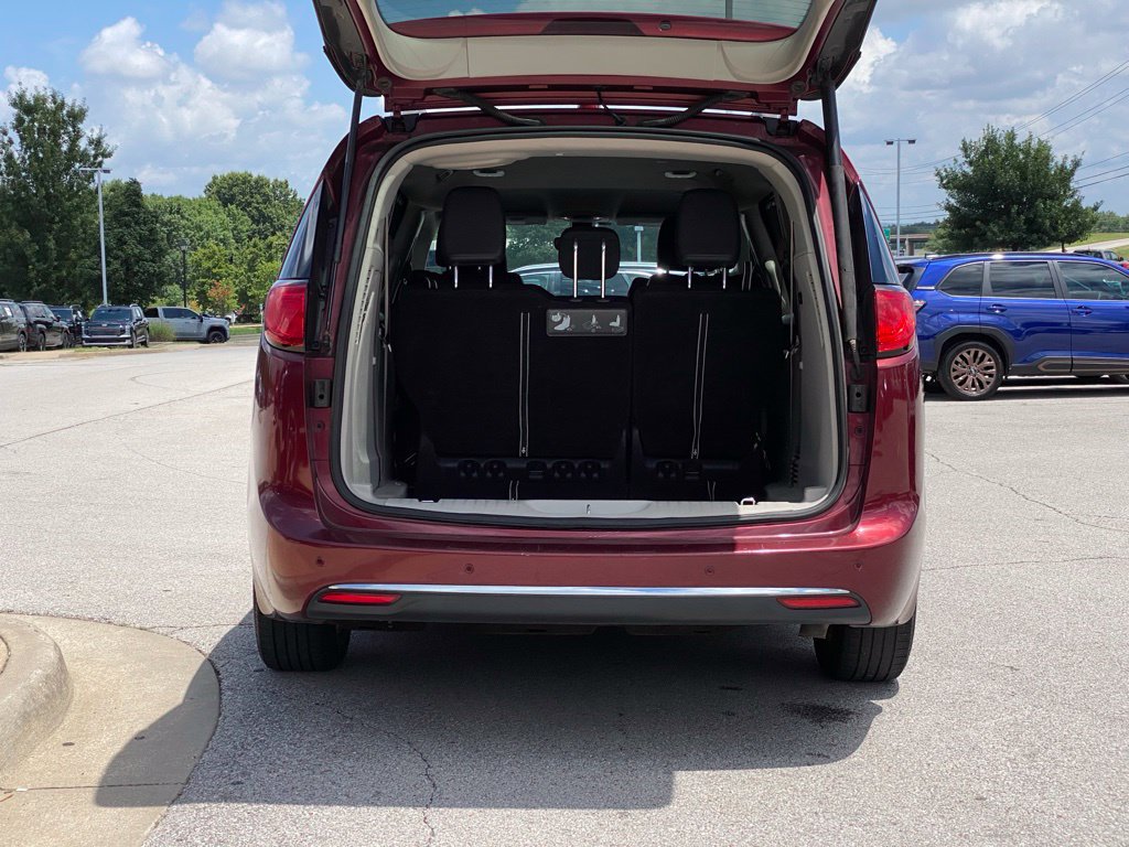 Used 2019 Chrysler Pacifica Touring-L FWD image 7