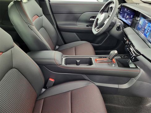 New 2026 Nissan Kicks SR w/ SR Premium Package image 12