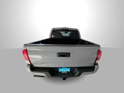Used 2019 Toyota Tacoma TRD Sport AWD/4WD image 7
