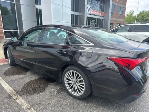 Used 2022 Toyota Avalon Limited w/ Advanced Safety Package FWD image 6
