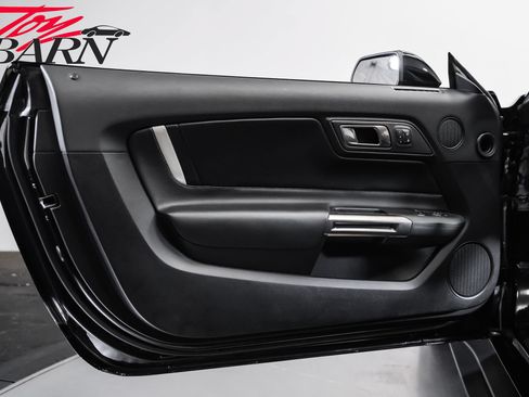 Used 2021 Ford Mustang Shelby GT500 w/ Technology Package RWD image 18