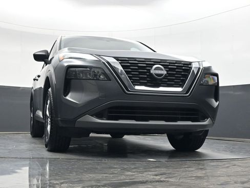 Used 2023 Nissan Rogue S image 28