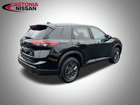 Used 2024 Nissan Rogue S image 9