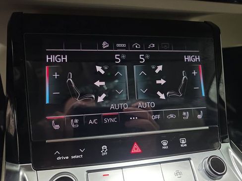 Used 2021 Audi e-tron Premium Plus image 24