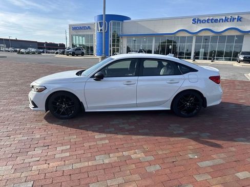 Used 2024 Honda Civic Sport image 3
