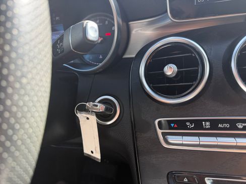 Used 2019 Mercedes-Benz GLC 300 GLC 300 w/ Parking Assistance Package image 38