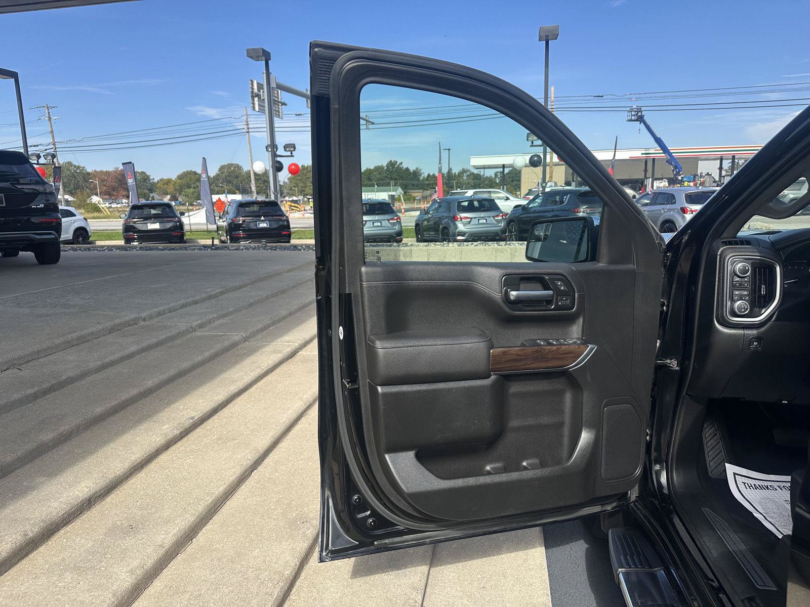 Used 2019 GMC Sierra 1500 SLT w/ SLT Premium Package AWD/4WD image 19