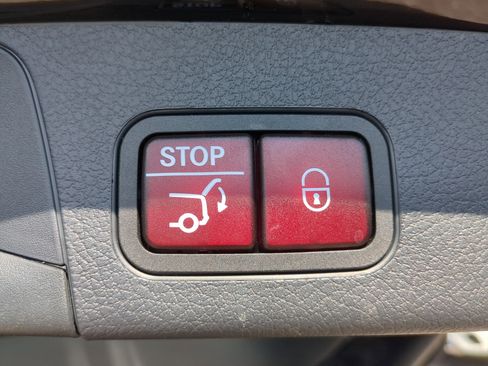 Certified 2025 Mercedes-Benz GLB 250 image 9