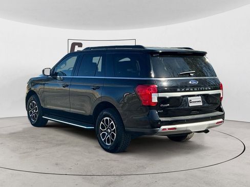 Used 2022 Ford Expedition XLT image 3
