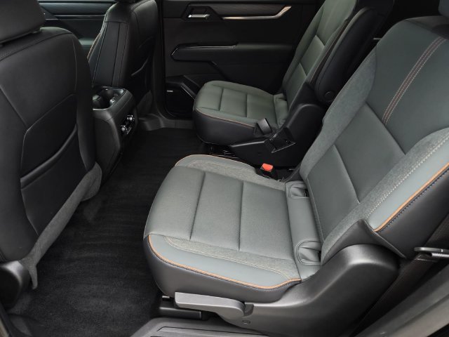 Used 2025 GMC Acadia AT4 AWD/4WD image 13