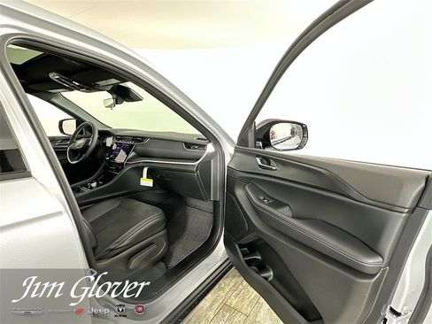 New 2025 Jeep Grand Cherokee Laredo image 14