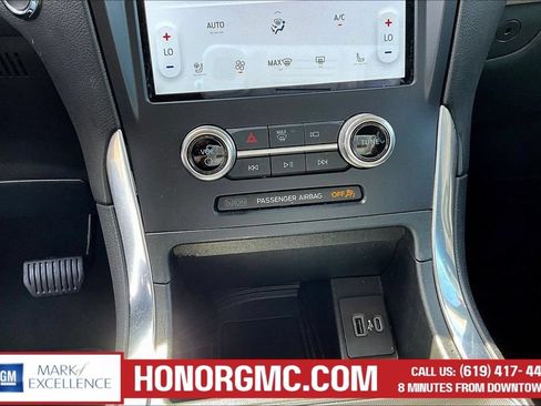 Used 2024 Ford Edge Titanium AWD/4WD image 19