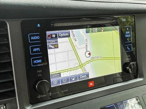 Used 2016 Toyota Sienna Limited Premium image 18