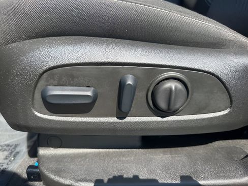 Used 2025 Chevrolet Blazer LT image 10