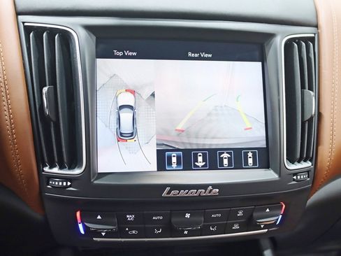 Used 2020 Maserati Levante GranSport image 18