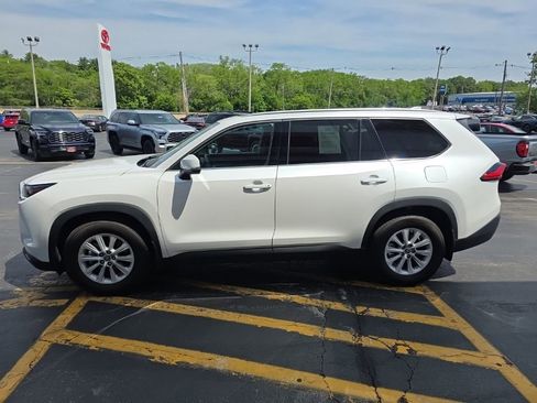 Used 2024 Toyota Grand Highlander AWD image 8