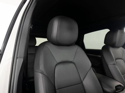 Certified 2026 Porsche Cayenne E-Hybrid AWD/4WD image 38