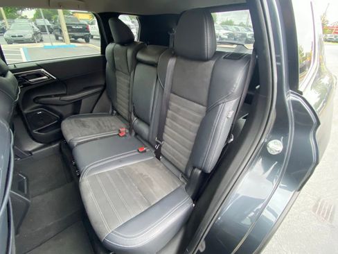 Used 2025 Mitsubishi Outlander SE FWD image 25